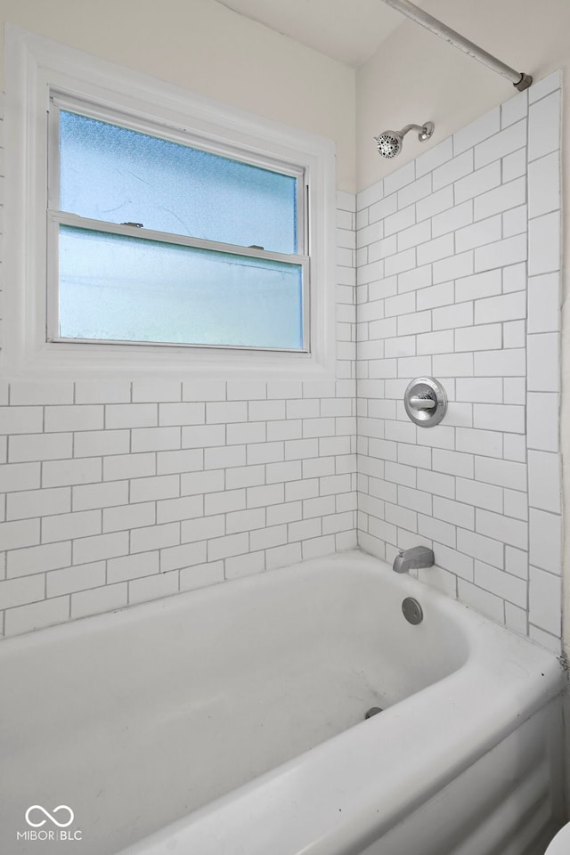 611 Hampton Ln, Anderson, IN 46017 - bathroom featuring bathtub / shower combination