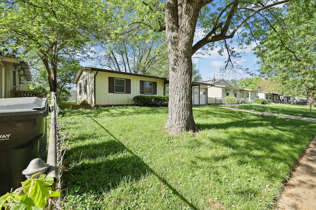 611 Hampton Ln, Anderson, IN 46017 - view of front of house featuring a front lawn
