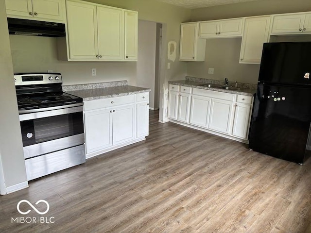 1002 Brookside Ln, Plainfield, IN 46168 - kitchen featuring freestanding refrigerator, electric range, under cabinet range hood, a sink, and light wood-style floors