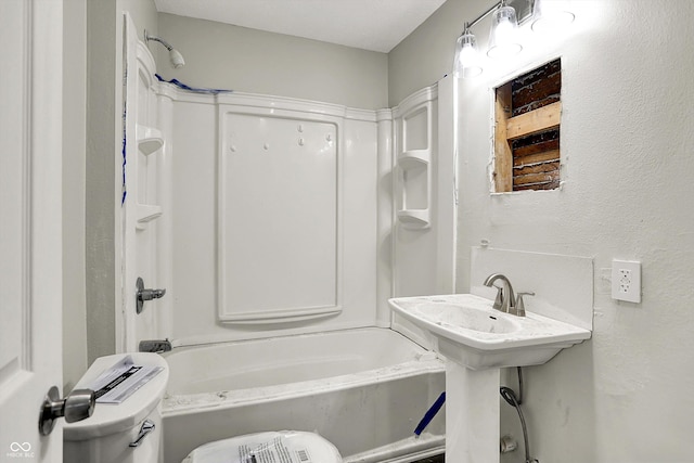 1033 N Dearborn St, Indianapolis, IN 46201 - bathroom featuring shower / washtub combination, toilet, and a textured wall