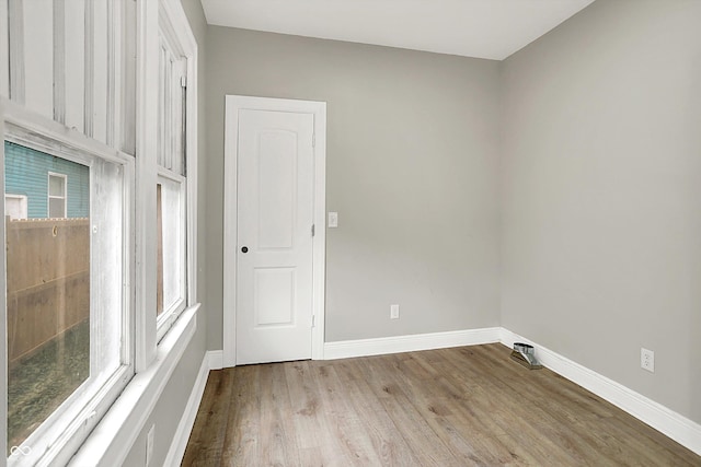 1033 N Dearborn St, Indianapolis, IN 46201 - unfurnished room with wood finished floors and baseboards