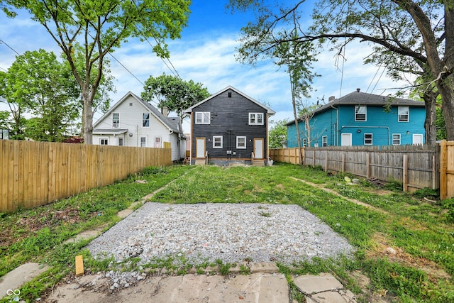 1033 N Dearborn St, Indianapolis, IN 46201 - back of property with a fenced backyard and entry steps