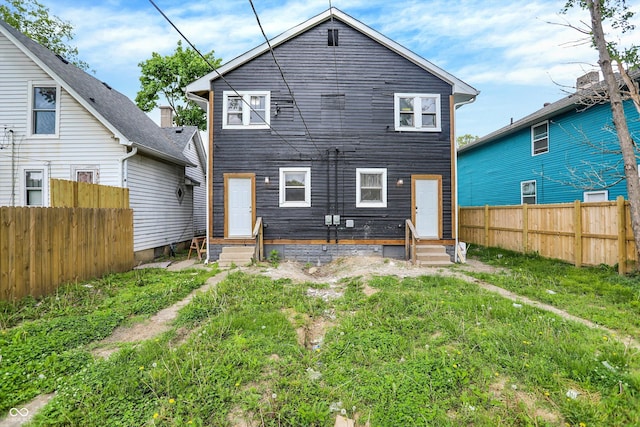 1033 N Dearborn St, Indianapolis, IN 46201 - back of house featuring entry steps and a fenced backyard