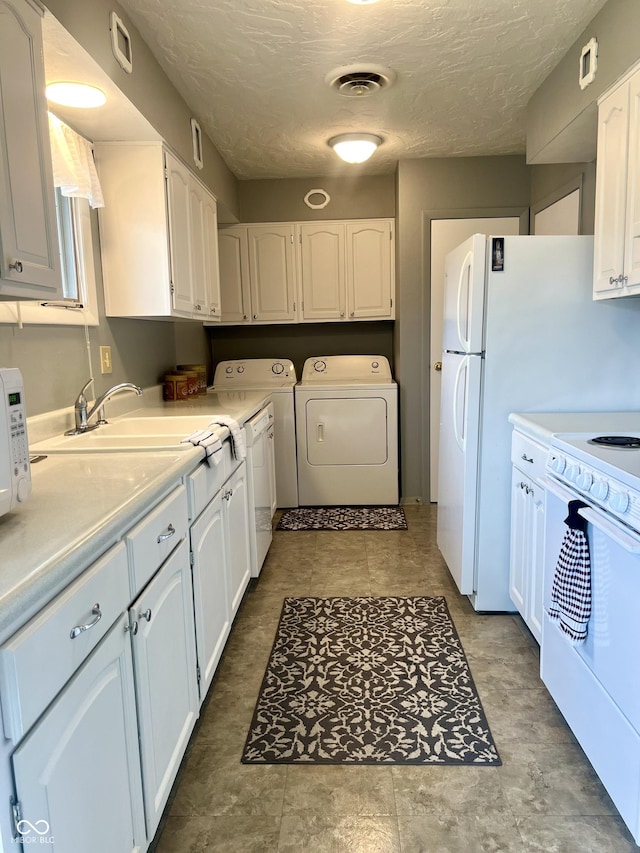 2508 Pamela Ct, Anderson, IN 46012 - washroom featuring washing machine and dryer and a textured ceiling