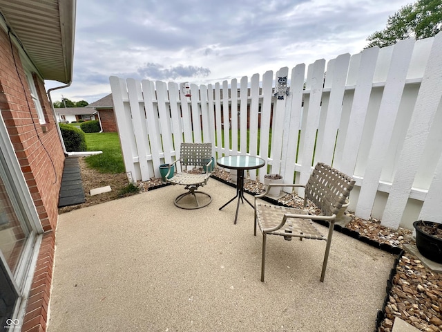 2508 Pamela Ct, Anderson, IN 46012 - view of patio with fence