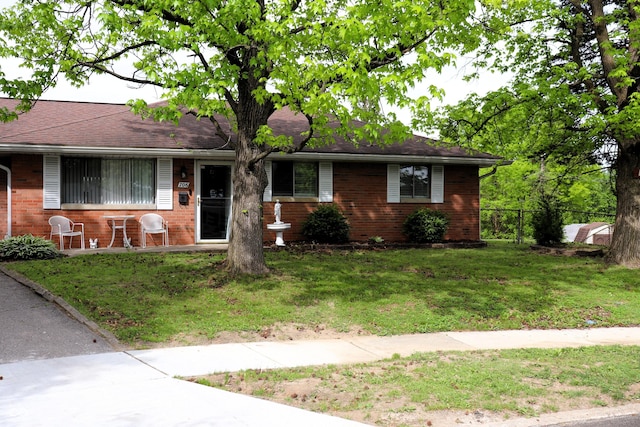 706 Bobs Ct, Beech Grove, IN 46107 - single story home featuring brick siding and roof with shingles