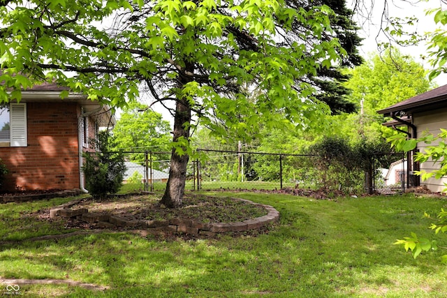 706 Bobs Ct, Beech Grove, IN 46107 - view of yard