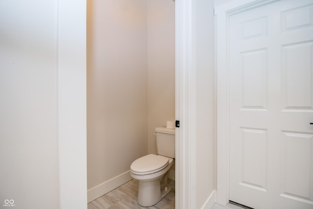 2686 Lafayette Ave, Columbus, IN 47201 - bathroom featuring baseboards and toilet