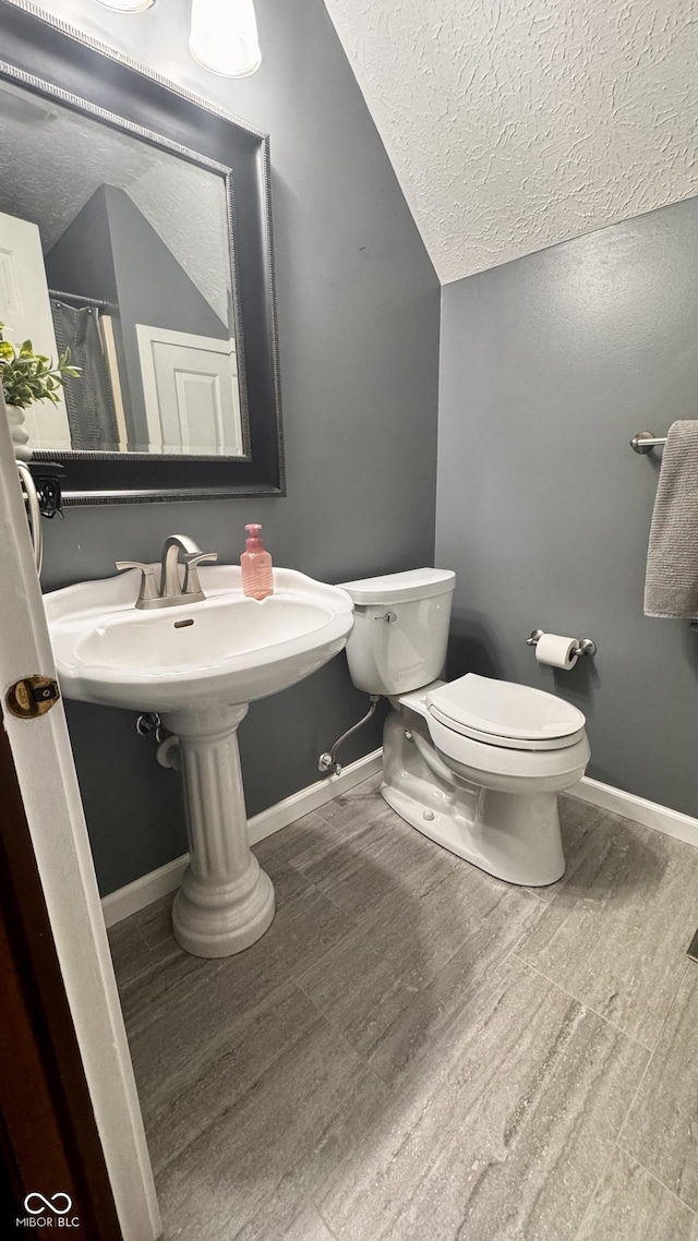 3559 S County Road 475 E, Plainfield, IN 46168 - bathroom featuring a textured ceiling, toilet, and baseboards