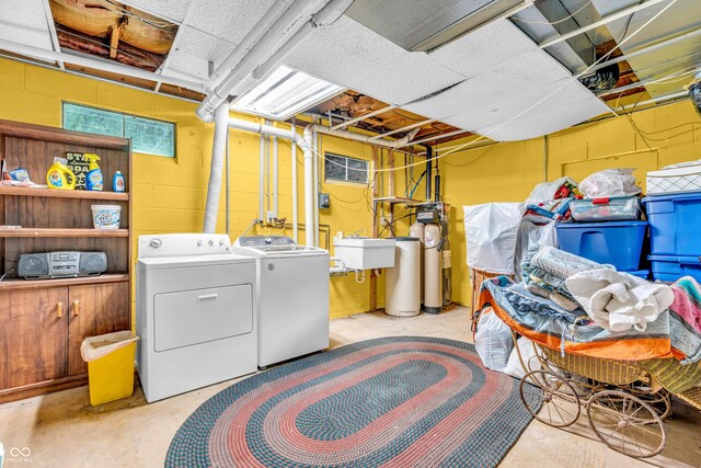 610 N Forest Rd, Crawfordsville, IN 47933 - washroom featuring independent washer and dryer