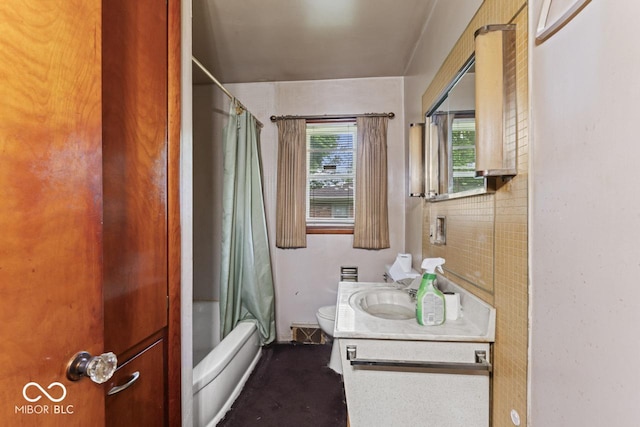 2840 W 12th St, Anderson, IN 46011 - full bathroom featuring vanity, toilet, shower / bath combo, and baseboard heating