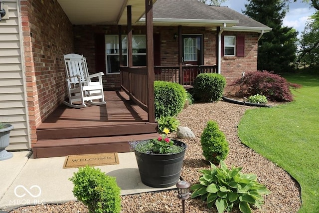 7 Gladiator Dr, Waynetown, IN 47990 - wooden terrace with a porch