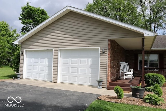 7 Gladiator Dr, Waynetown, IN 47990 - detached garage with a porch