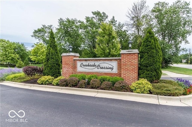 8910 Hunters Creek Dr Unit 207, Indianapolis, IN 46227 - view of community / neighborhood sign