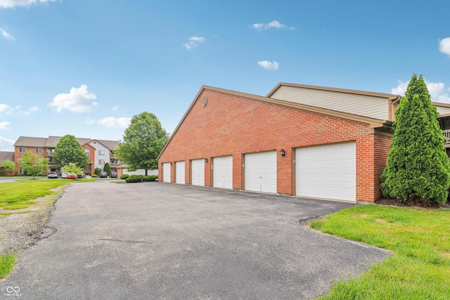 8910 Hunters Creek Dr Unit 207, Indianapolis, IN 46227 - garage featuring a residential view