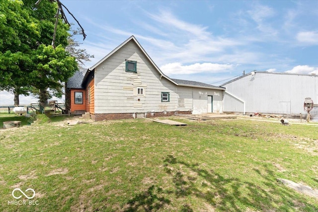 671 W 350 N, Shelbyville, IN 46176 - rear view of house with a yard
