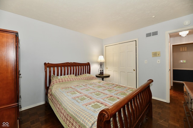 1310 Kings Cove Ct, Indianapolis, IN 46260 - bedroom featuring baseboards and a closet