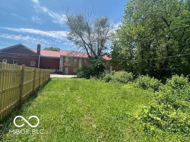811 W 25th St, Indianapolis, IN 46208 - view of yard