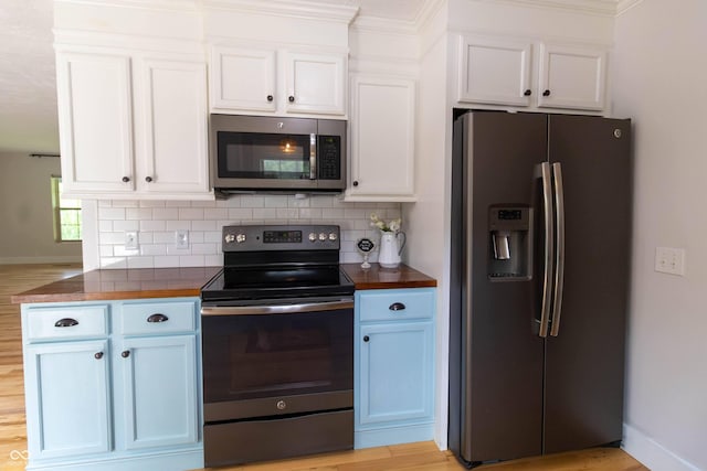 2935 N Grizzly Ln, Martinsville, IN 46151 - kitchen with stainless steel appliances, backsplash, white cabinets, baseboards, and crown molding