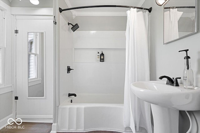 606 E County Line Rd, Indianapolis, IN 46227 - bathroom featuring shower / tub combo with curtain and wood finished floors