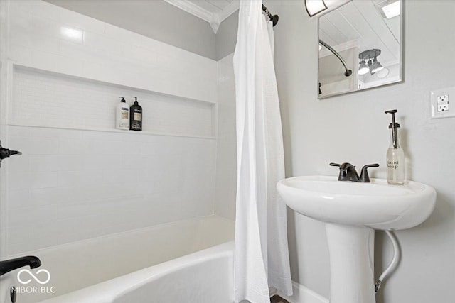606 E County Line Rd, Indianapolis, IN 46227 - full bath with shower / bathtub combination with curtain and ornamental molding
