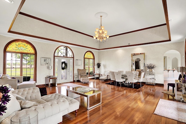 893 W 500 S, Anderson, IN 46013 - living area featuring arched walkways, a chandelier, plenty of natural light, a tray ceiling, and ornamental molding