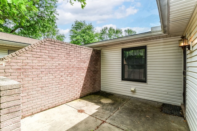 4504 Harvard Dr, Anderson, IN 46013 - view of patio