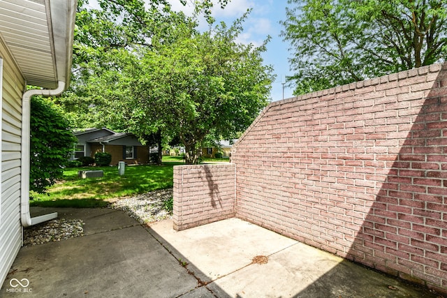 4504 Harvard Dr, Anderson, IN 46013 - view of patio / terrace