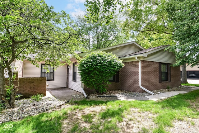 4504 Harvard Dr, Anderson, IN 46013 - view of front of property featuring brick siding