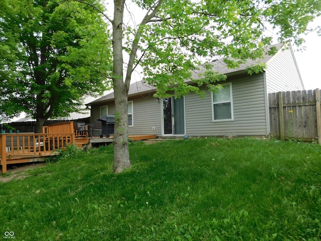 1612 Prairieview Ln, Greenfield, IN 46140 - back of house featuring a deck and a shingled roof