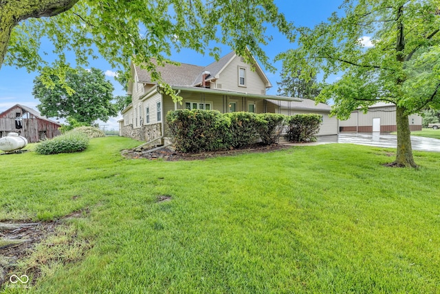 1437 S 725 W, Tipton, IN 46072 - view of front facade with a front yard and roof with shingles