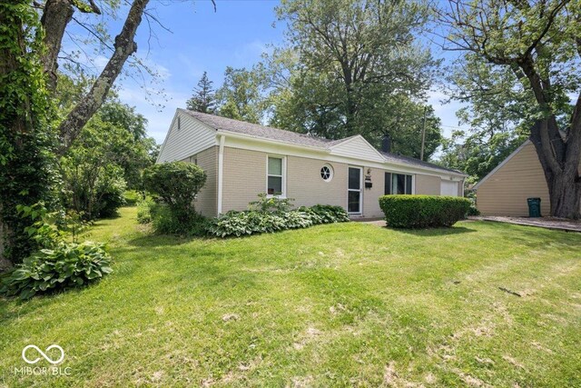 953 W Clinton St, Danville, IN 46122 - view of front facade with a front lawn, brick siding, and a garage