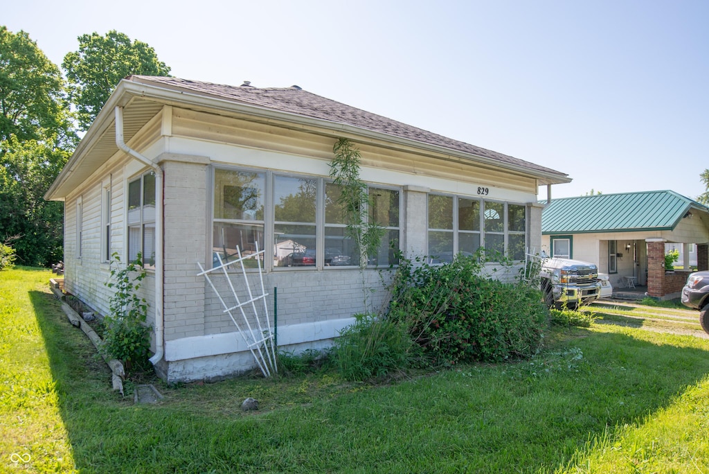 829 Waldemere Ave, Indianapolis, IN 46241 - view of side of property with a lawn