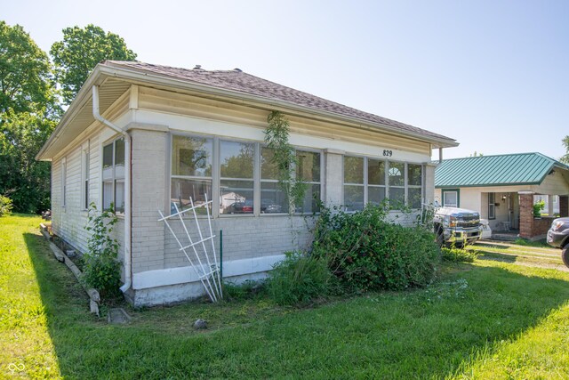 829 Waldemere Ave, Indianapolis, IN 46241 - view of side of property with a lawn