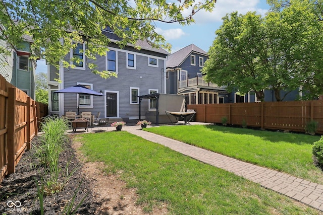 1616 N Delaware St, Indianapolis, IN 46202 - back of property with a patio area