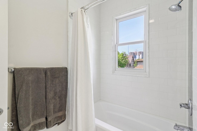 1616 N Delaware St, Indianapolis, IN 46202 - full bath featuring shower / bath combo with shower curtain
