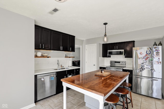 5041 Millwright Ct, Indianapolis, IN 46254 - kitchen with appliances with stainless steel finishes, a sink, and dark cabinetry