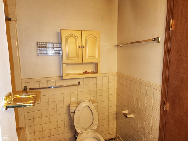 4336 Abby Creek Ln, Indianapolis, IN 46205 - half bath with tile walls, wainscoting, and toilet