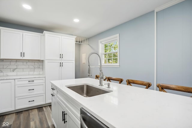 kitchen featuring a sink, recessed lighting, dark wood-style floors, white cabinets, and tasteful backsplash