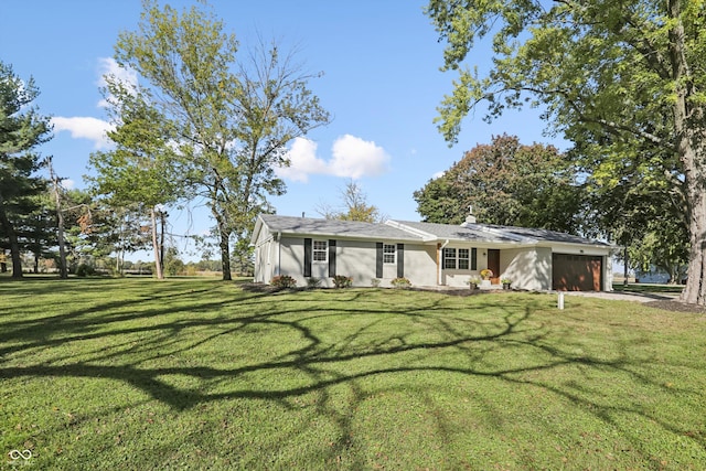 view of front of property featuring a garage, a front lawn, and driveway