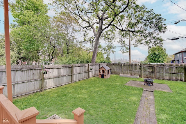 1009 Broadway St, Indianapolis, IN 46202 - view of yard with a fire pit