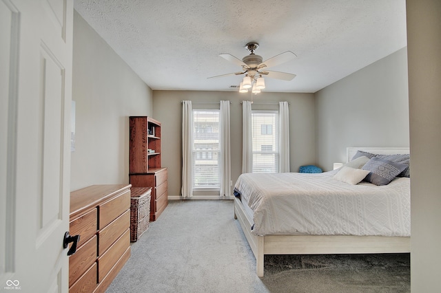 1009 Broadway St, Indianapolis, IN 46202 - bedroom with light colored carpet, a textured ceiling, a ceiling fan, and baseboards