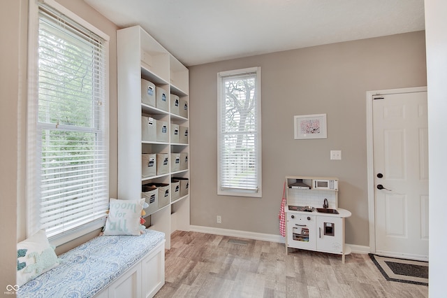 1009 Broadway St, Indianapolis, IN 46202 - sitting room with light wood-style floors and baseboards