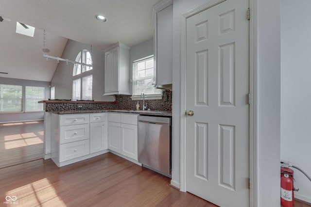 6542 E Edna Mills Dr, Camby, IN 46113 - kitchen featuring dishwasher, a skylight, a peninsula, a sink, and light wood-style flooring