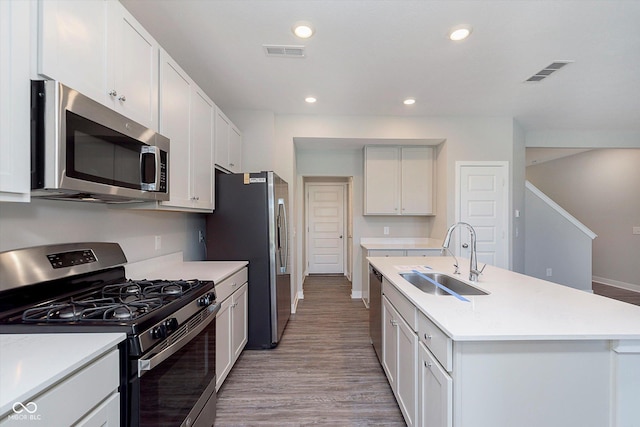 9604 Beckett St, Avon, IN 46123 - kitchen featuring stainless steel appliances, a sink, light wood finished floors, light countertops, and recessed lighting