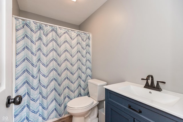 521 Sunset Dr, Edinburgh, IN 46124 - full bath featuring toilet, vanity, and curtained shower