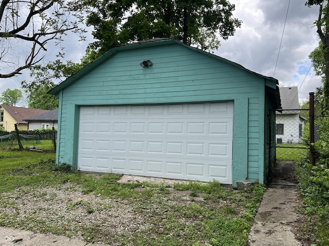 1137 W 34th St, Indianapolis, IN 46208 - detached garage with fence