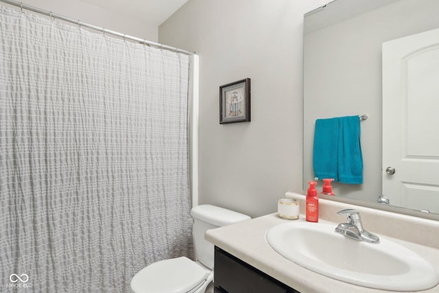 2911 W Hawanian Ln, Monrovia, IN 46157 - full bathroom with vanity, toilet, and a shower with curtain