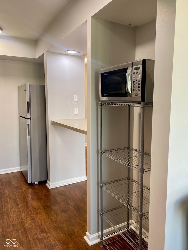 1150 Canterbury Ct Apt D, Indianapolis, IN 46260 - hall featuring wood finished floors and baseboards