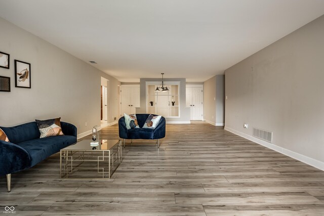 8690 Jaffa Ct W Drive 28, Indianapolis, IN 46260 - living room with wood finished floors, baseboards, and a chandelier
